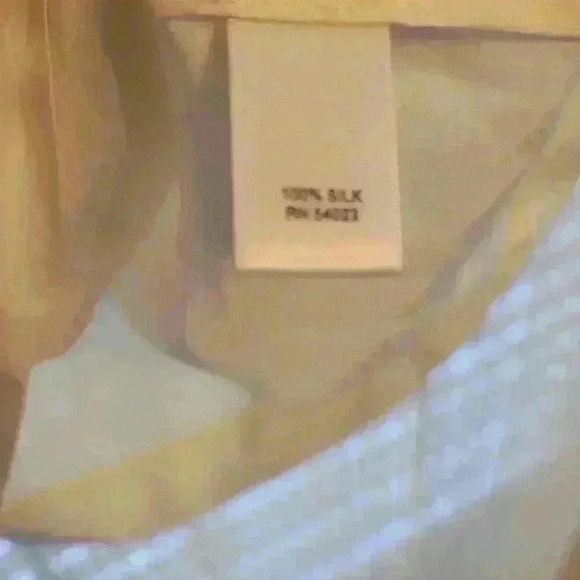 EUC women's Banana Republic 100% silk off- white top w/pocket, staple piece! $15 - Picture 3 of 4